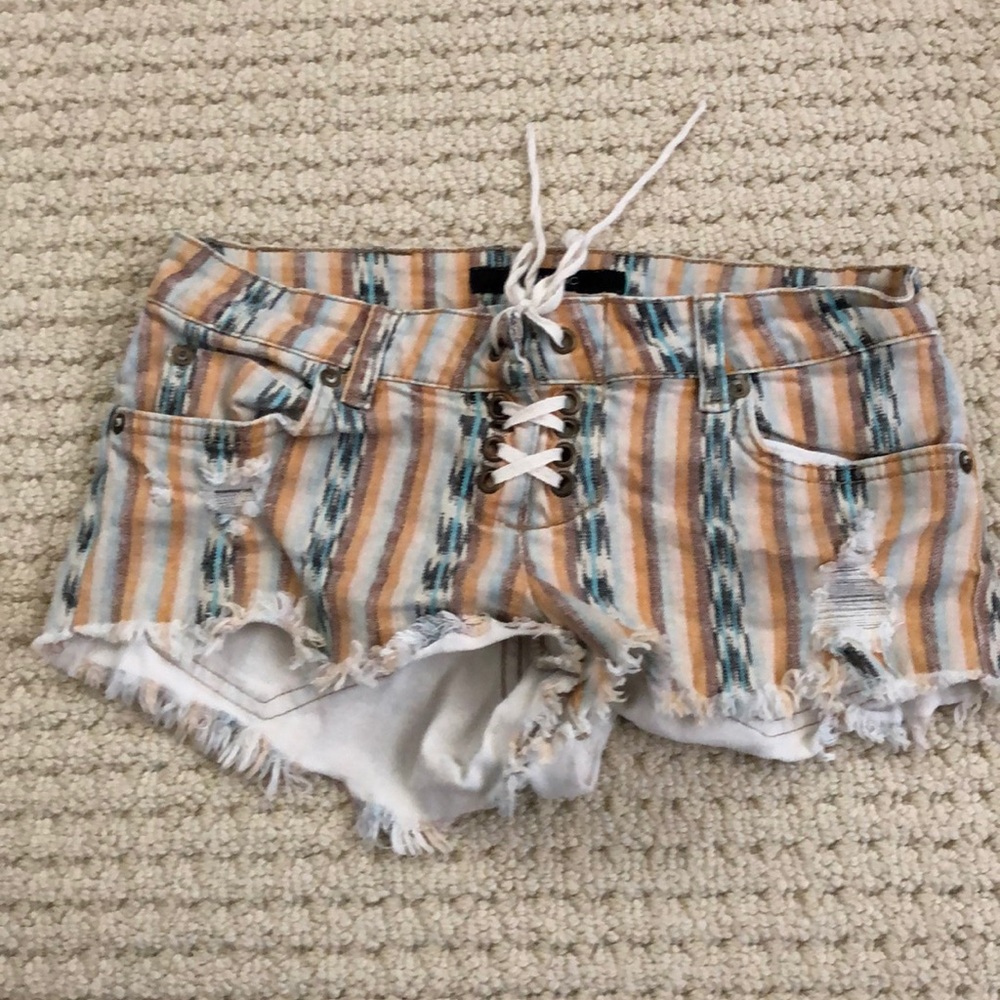 Billabong lite hearted shorts size 25